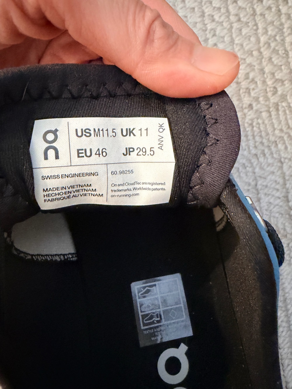 ON CLOUD running shoes size Men's 11.5 - Picture 17 of 17